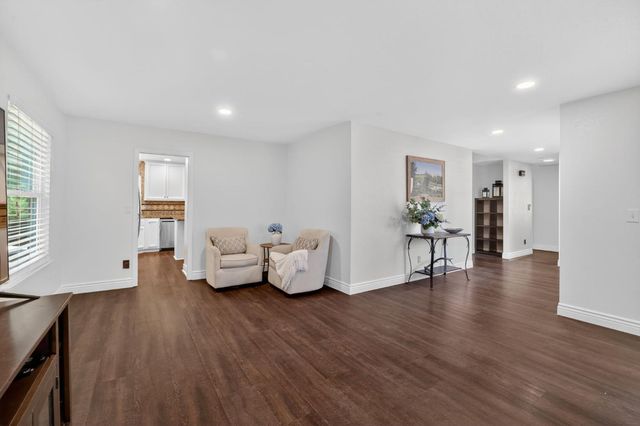 103 Randall Ct, Folsom, CA 95630