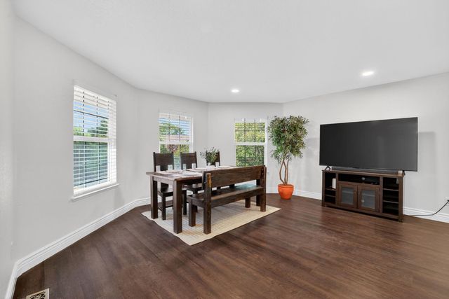 103 Randall Ct, Folsom, CA 95630