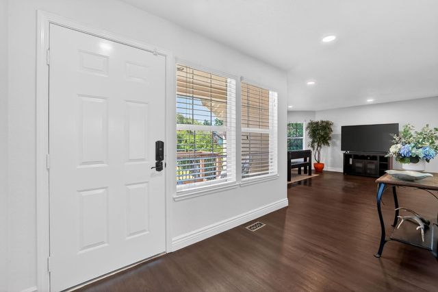 103 Randall Ct, Folsom, CA 95630