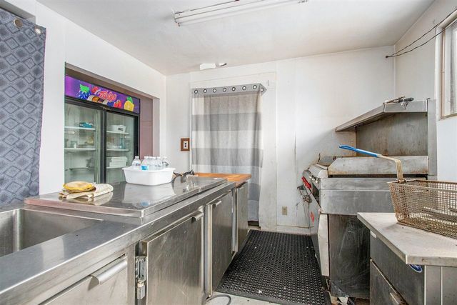 952 Pipestone, Benton Harbor, MI 49022