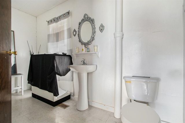 952 Pipestone, Benton Harbor, MI 49022