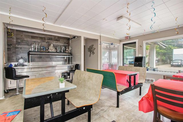 952 Pipestone, Benton Harbor, MI 49022