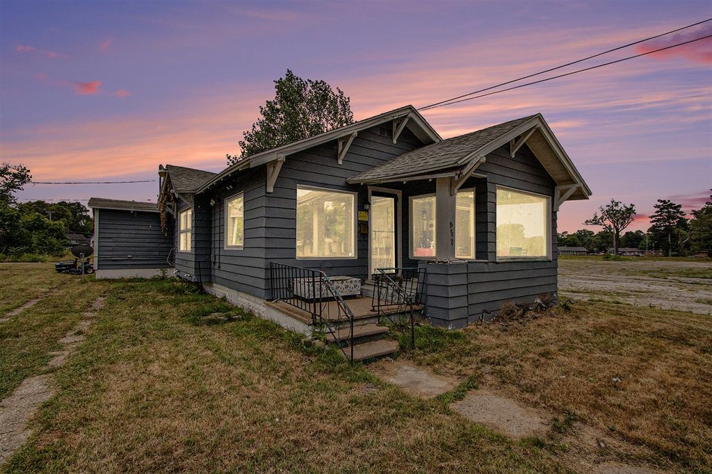 952 Pipestone, Benton Harbor, MI 49022