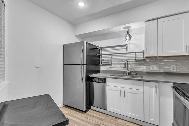 1840 Burton DR 184, Austin, TX 78741