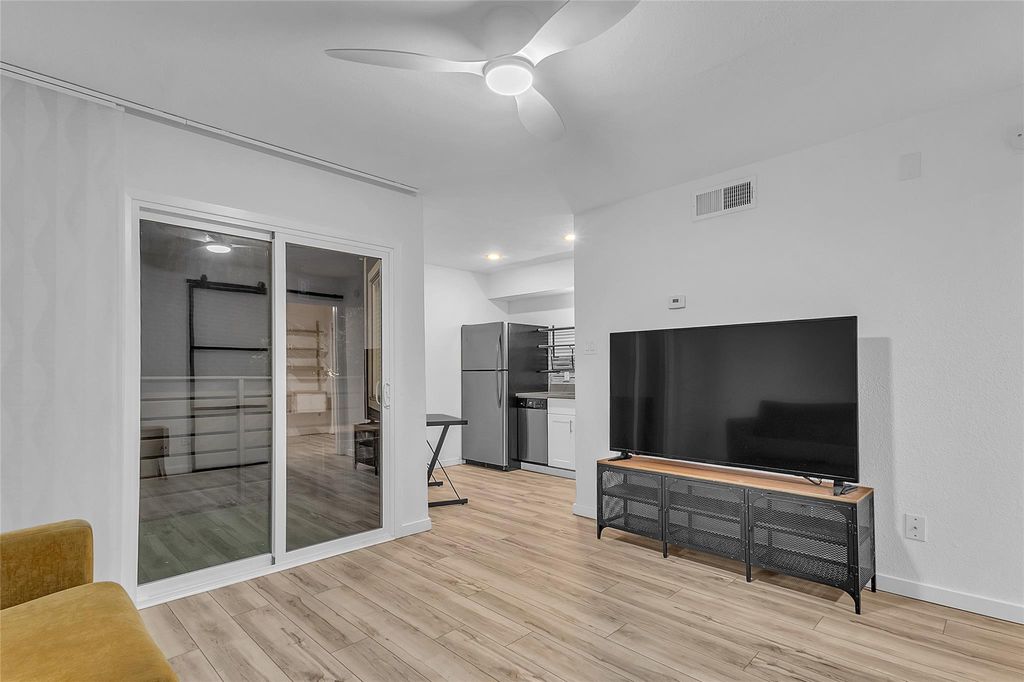 1840 Burton DR 184, Austin, TX 78741