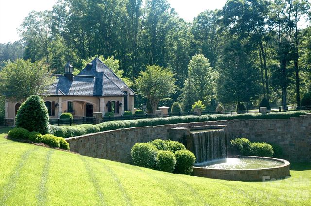 5017 Hermitage Court 202, Belmont, NC 28012