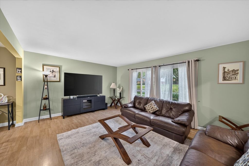 824 Dolores Drive, Bensenville, IL 60106 — photo 2