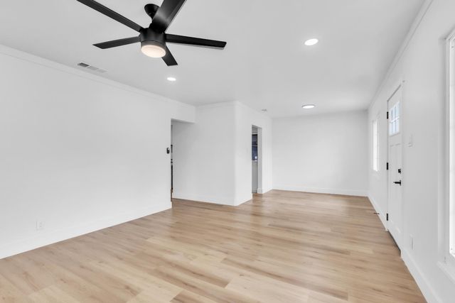 5530 Alcott Dr, Sacramento, CA 95820