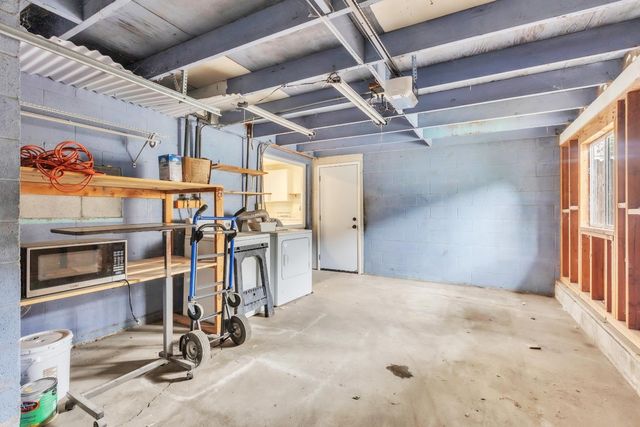 5530 Alcott Dr, Sacramento, CA 95820