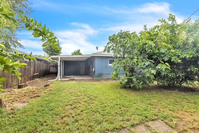 5530 Alcott Dr, Sacramento, CA 95820