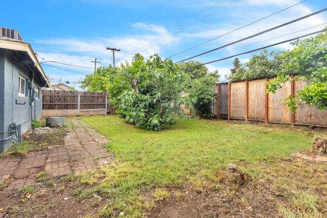 5530 Alcott Dr, Sacramento, CA 95820