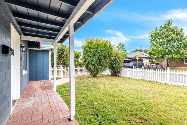 5530 Alcott Dr, Sacramento, CA 95820