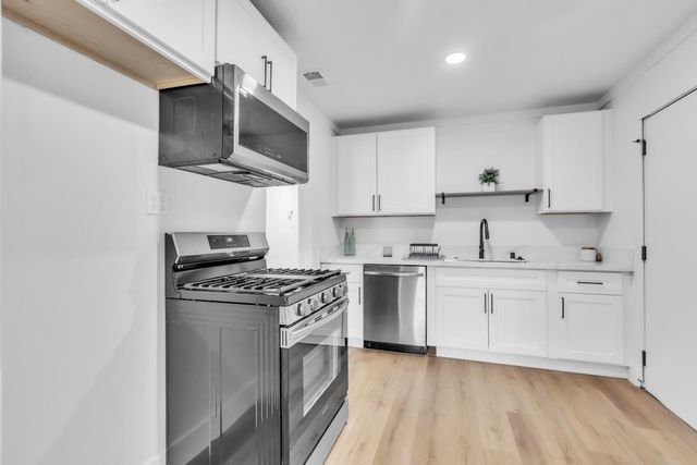 5530 Alcott Dr, Sacramento, CA 95820