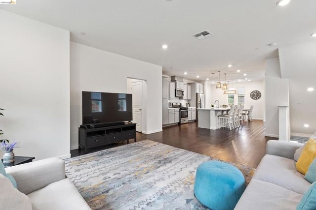 16306 RIDGEHAVEN DR UNIT 104, Castro Valley, CA 94578