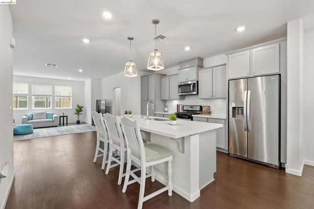 16306 RIDGEHAVEN DR UNIT 104, Castro Valley, CA 94578