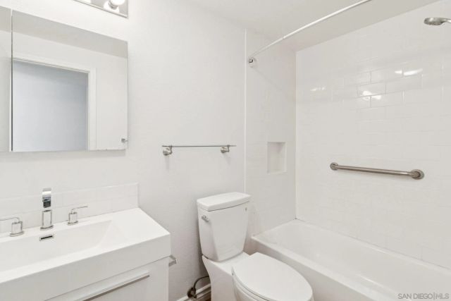 8988 Caminito Verano, La Jolla, CA 92037