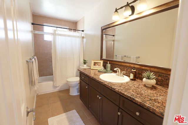 14934 Dickens Street 19, Sherman Oaks, CA 91403