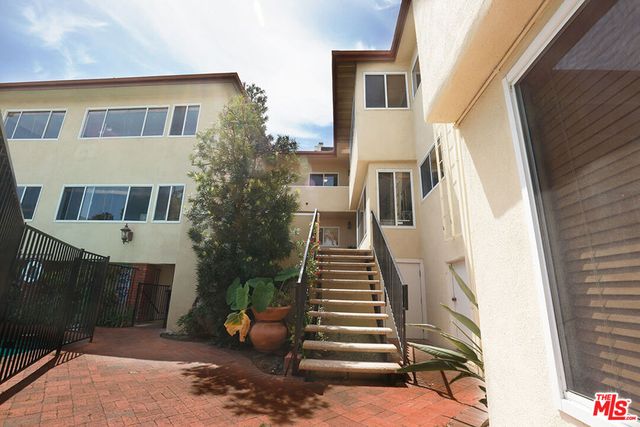 14934 Dickens Street 19, Sherman Oaks, CA 91403