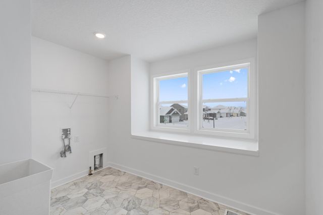 321 Ravencroft Road, Waconia, MN 55387