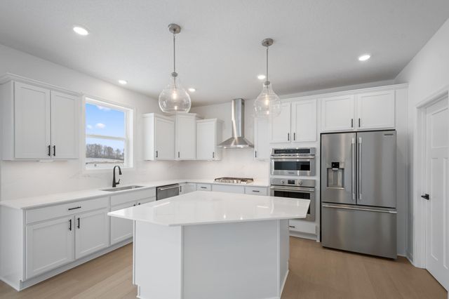 321 Ravencroft Road, Waconia, MN 55387