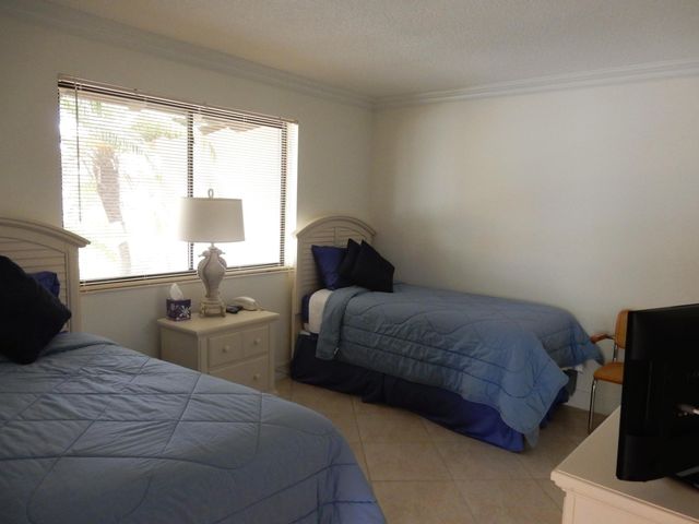 311 Club Drive, Palm Beach Gardens, FL 33418