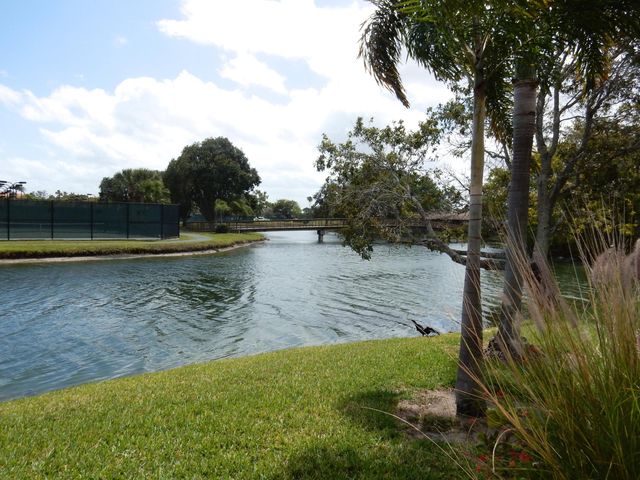 311 Club Drive, Palm Beach Gardens, FL 33418