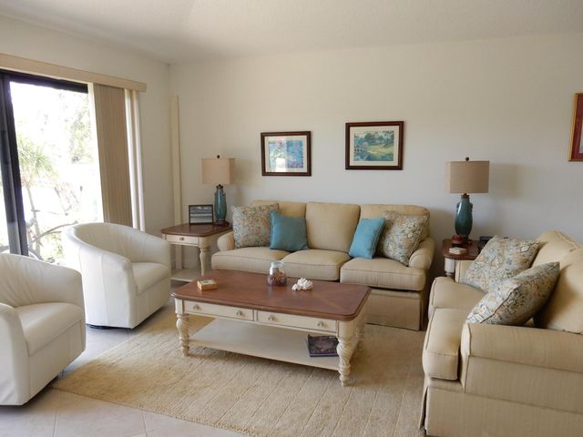 311 Club Drive, Palm Beach Gardens, FL 33418