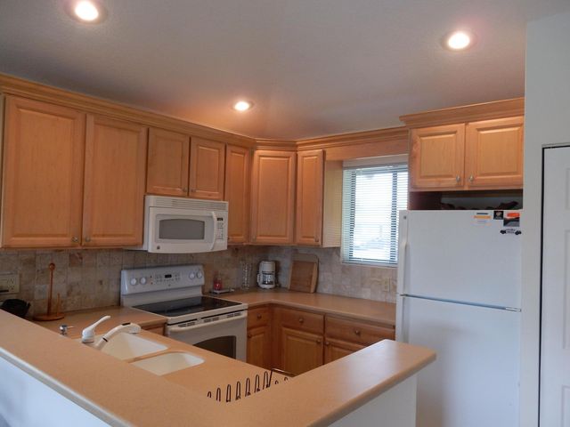 311 Club Drive, Palm Beach Gardens, FL 33418