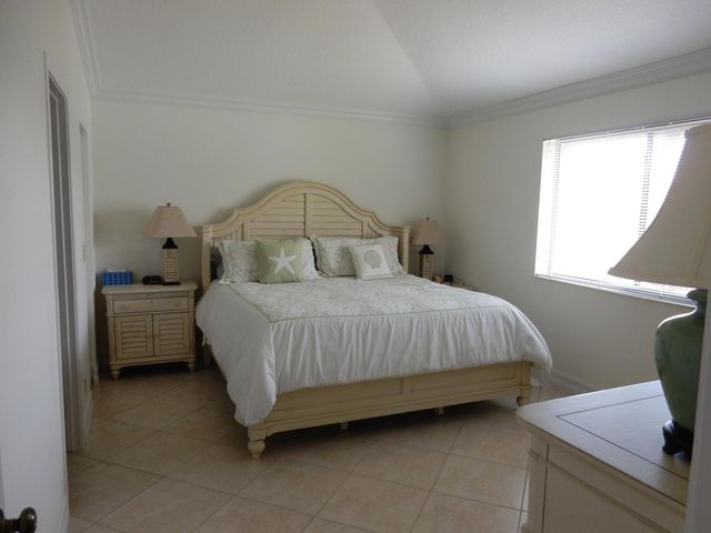 311 Club Drive, Palm Beach Gardens, FL 33418