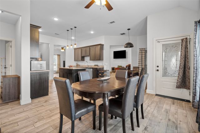 829 Meadow Lark Lane, Red Oak, TX 75154
