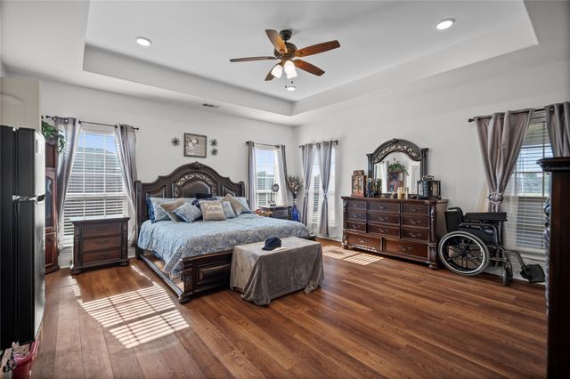 829 Meadow Lark Lane, Red Oak, TX 75154