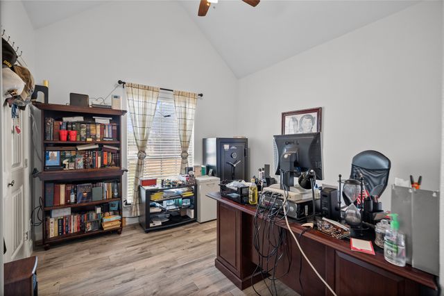 829 Meadow Lark Lane, Red Oak, TX 75154