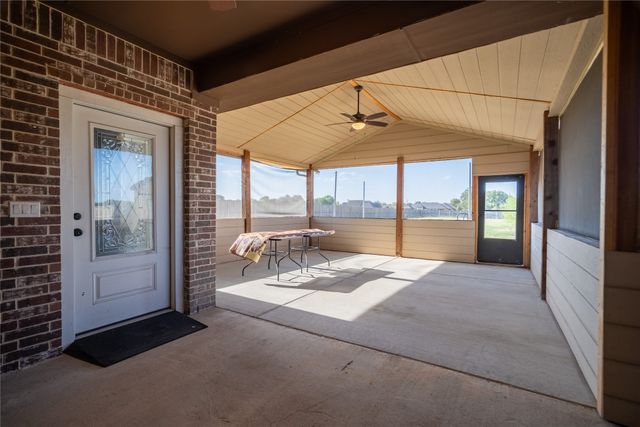 829 Meadow Lark Lane, Red Oak, TX 75154