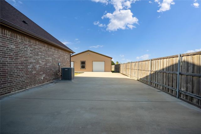 829 Meadow Lark Lane, Red Oak, TX 75154