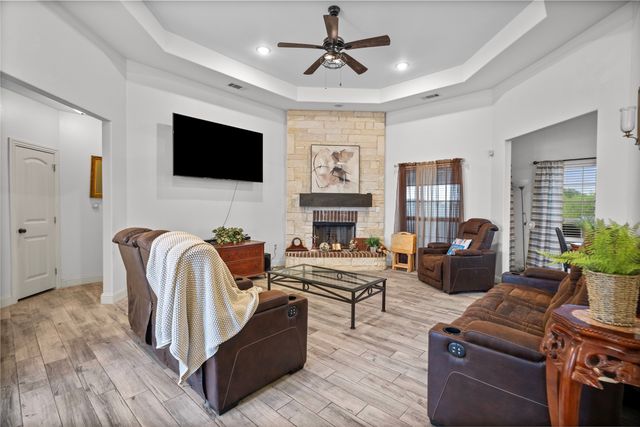829 Meadow Lark Lane, Red Oak, TX 75154