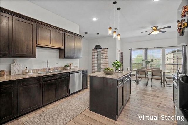829 Meadow Lark Lane, Red Oak, TX 75154