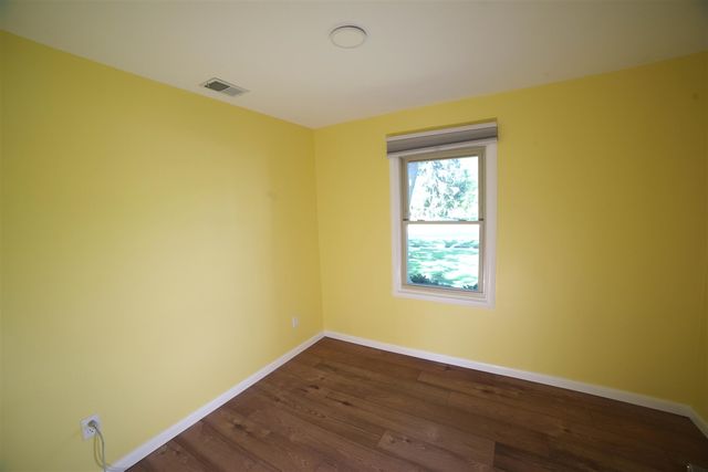 1052 N Maple Road, Ann Arbor, MI 48103