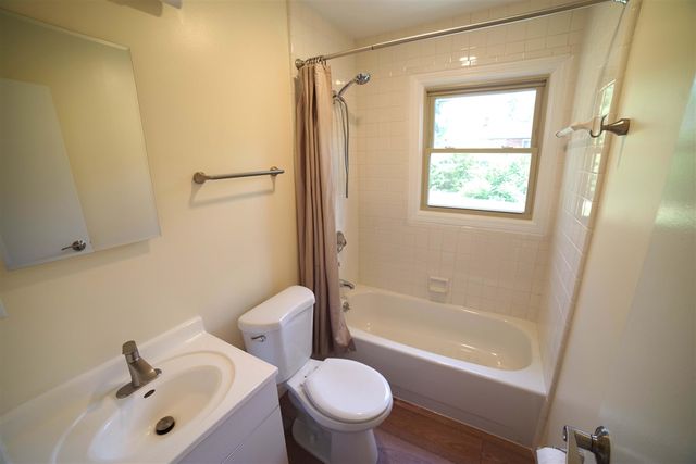 1052 N Maple Road, Ann Arbor, MI 48103