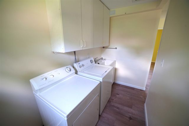 1052 N Maple Road, Ann Arbor, MI 48103