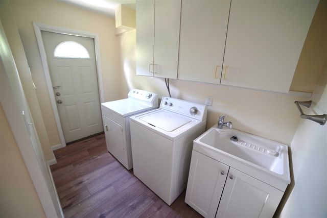 1052 N Maple Road, Ann Arbor, MI 48103