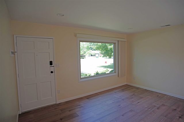 1052 N Maple Road, Ann Arbor, MI 48103