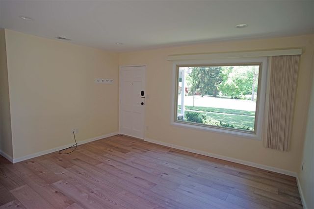 1052 N Maple Road, Ann Arbor, MI 48103