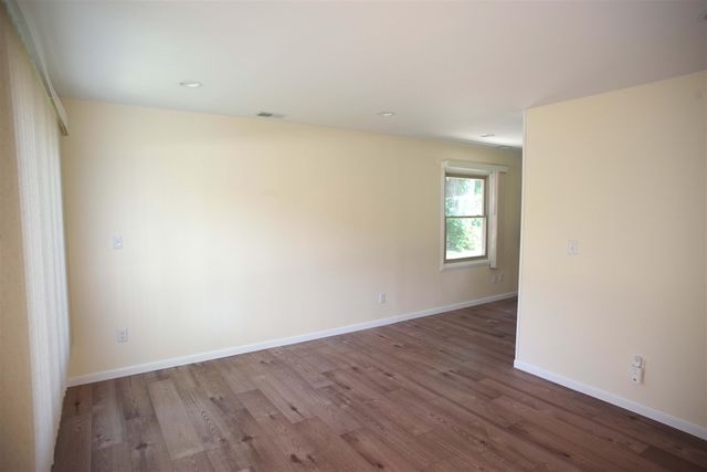 1052 N Maple Road, Ann Arbor, MI 48103