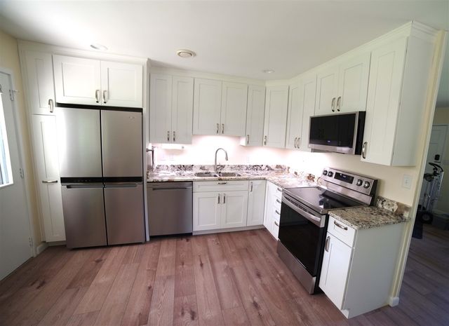 1052 N Maple Road, Ann Arbor, MI 48103