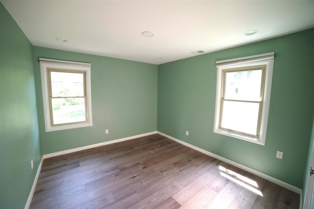 1052 N Maple Road, Ann Arbor, MI 48103