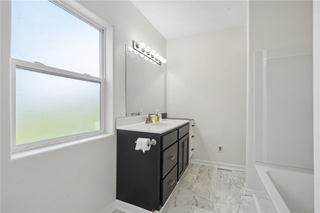 395 S Troy Road, Robins, IA 52328