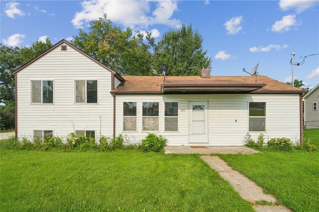 395 S Troy Road, Robins, IA 52328