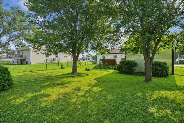 395 S Troy Road, Robins, IA 52328