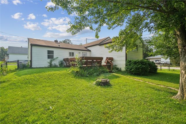 395 S Troy Road, Robins, IA 52328