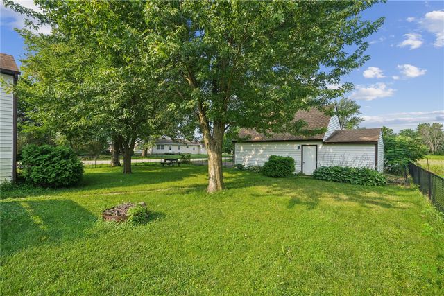 395 S Troy Road, Robins, IA 52328